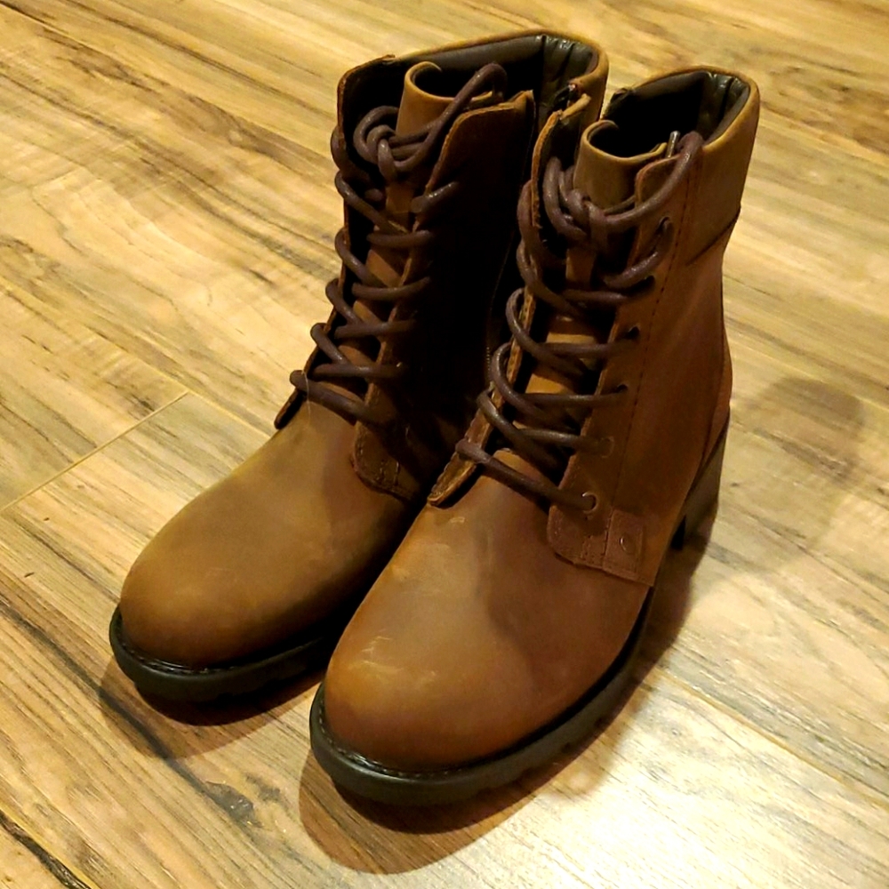 CLARKS BOOTS
